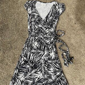 Black palm print Old Navy wrap dress, size XS